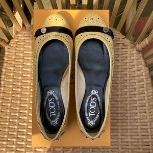 Tod’s Patent Leather Ballet Flats in Beige in Mint condition Size 37